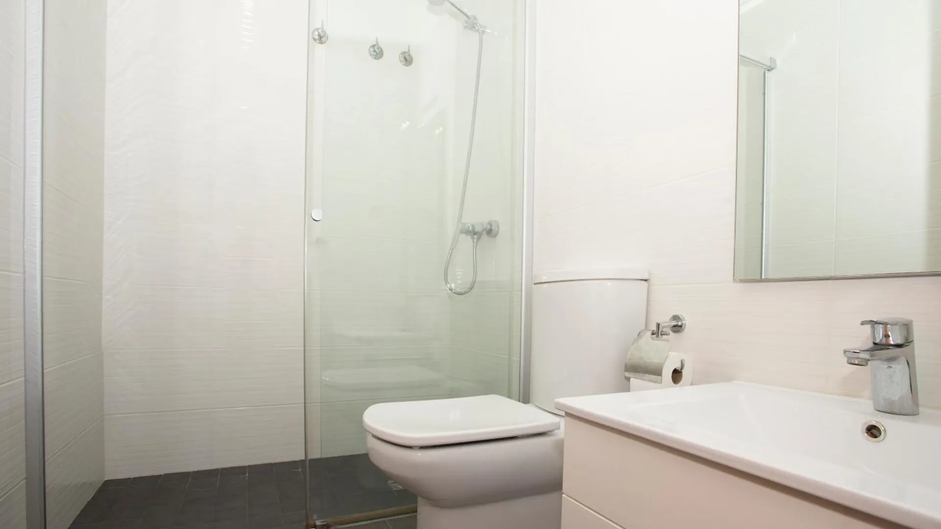 Radiant Vista Apartment Eixample Barselona 0*,  İspanya
